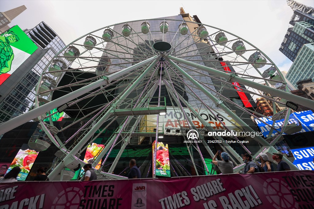 Times Square Ferris wheel opens