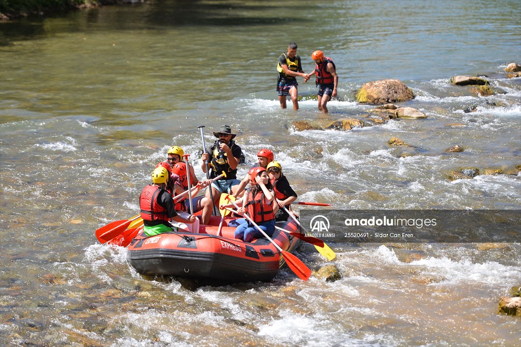 "Munzur Çayı" rafting tutkunları için çekim alanı oldu