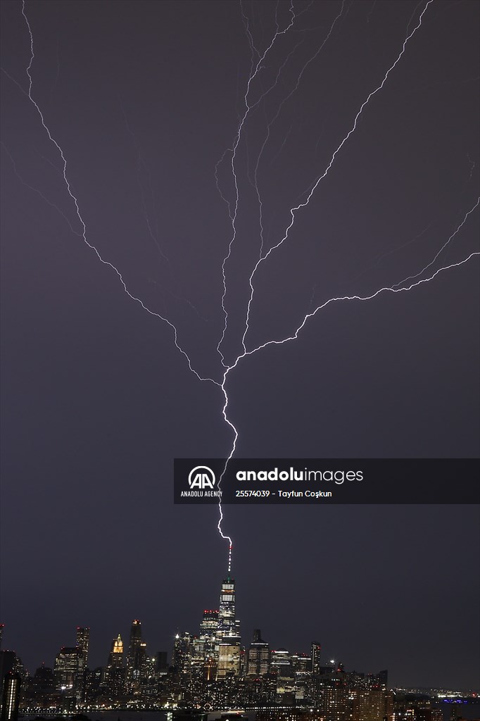 Lightning strikes over the Freedom Tower in NYC Anadolu Images