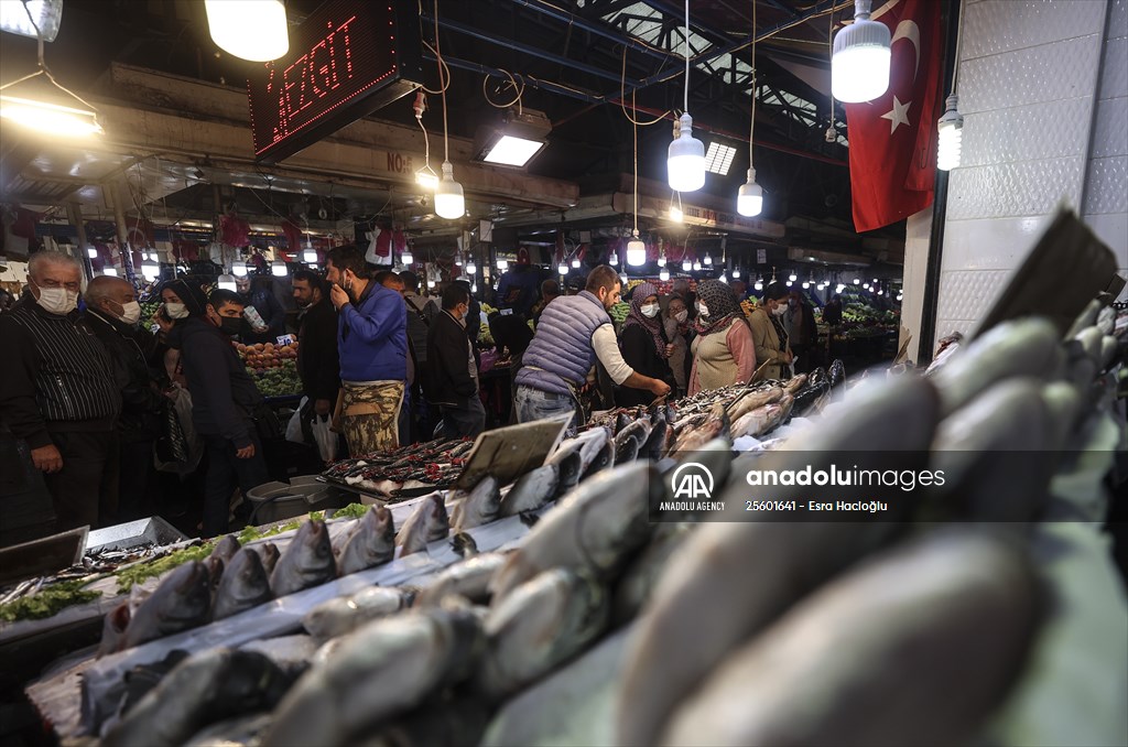 Fish market in Ankara after the beginning of fishing season