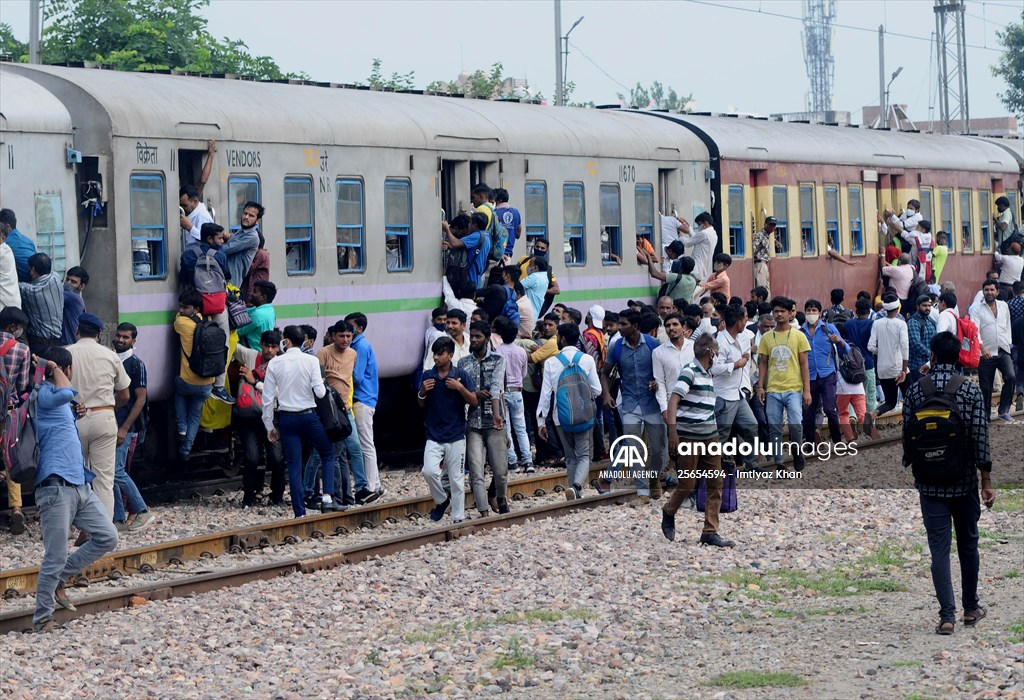 Railway stations in India during pandemic