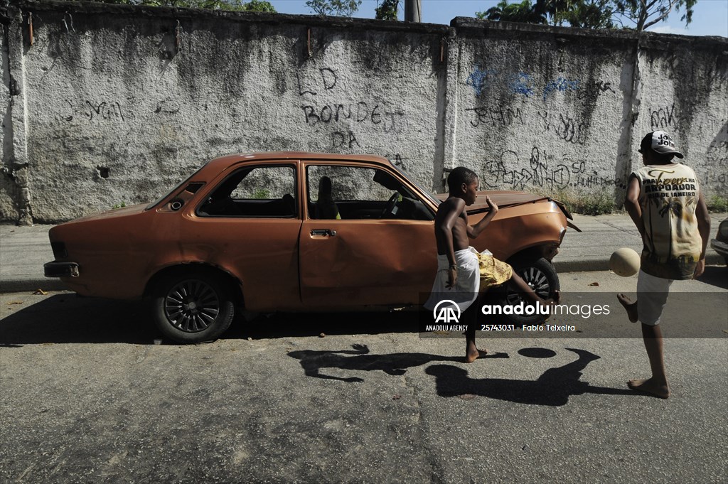 Pandemic, Violence, Deaths, Childhood in the Favelas of Rio de Janeiro