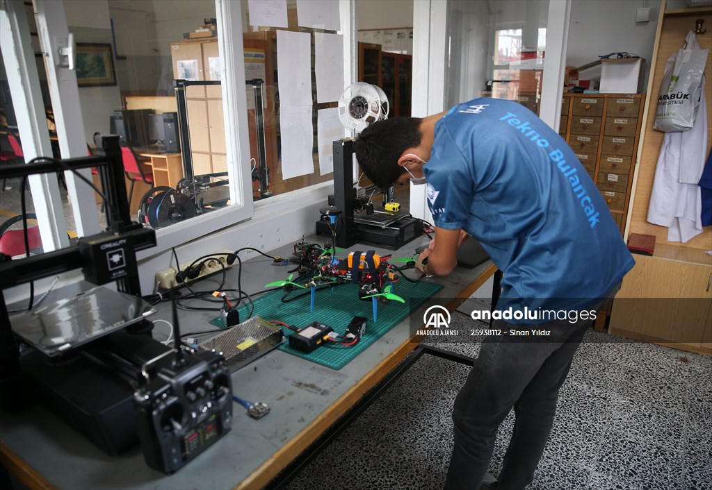 TEKNOFEST'te yarışan meslek lisesi öğrencileri İHA geliştirmek için iddialı