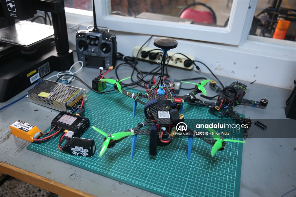 TEKNOFEST'te yarışan meslek lisesi öğrencileri İHA geliştirmek için iddialı