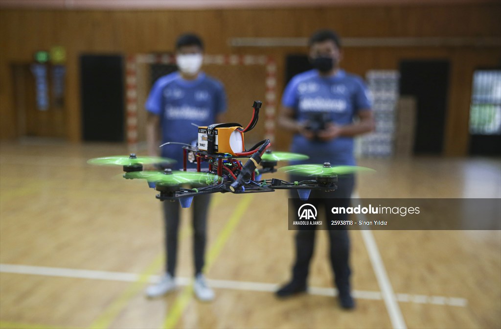 TEKNOFEST'te yarışan meslek lisesi öğrencileri İHA geliştirmek için iddialı