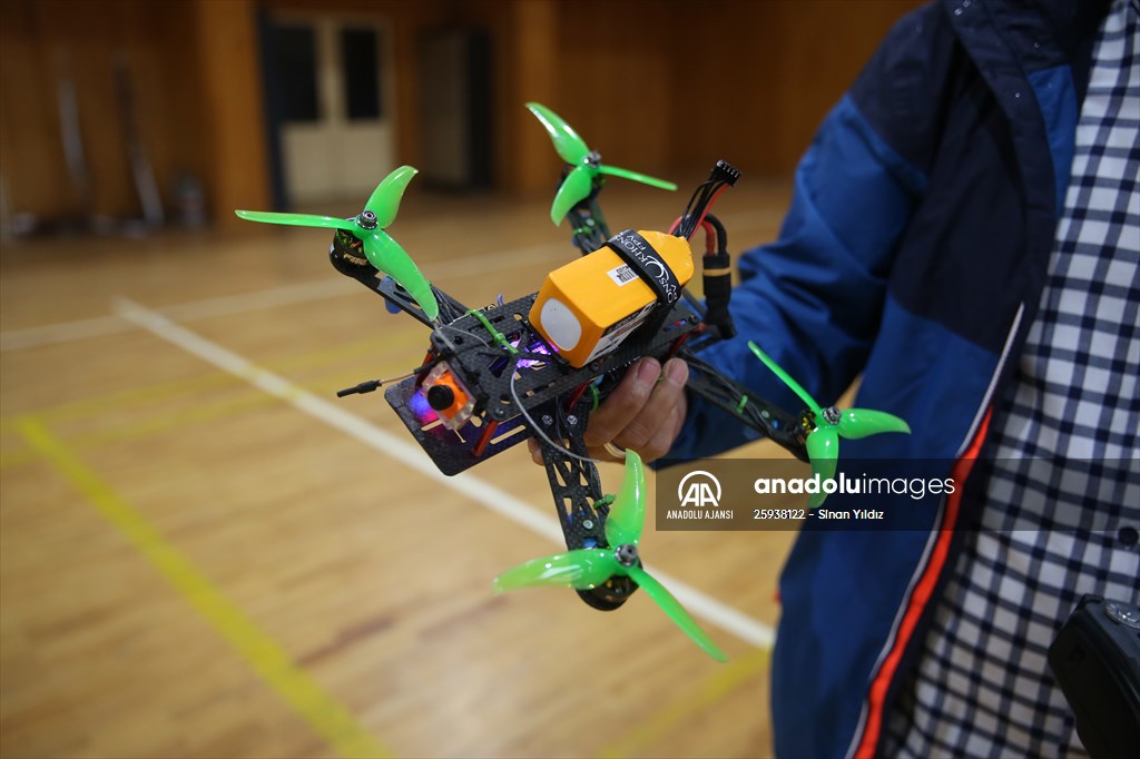 TEKNOFEST'te yarışan meslek lisesi öğrencileri İHA geliştirmek için iddialı