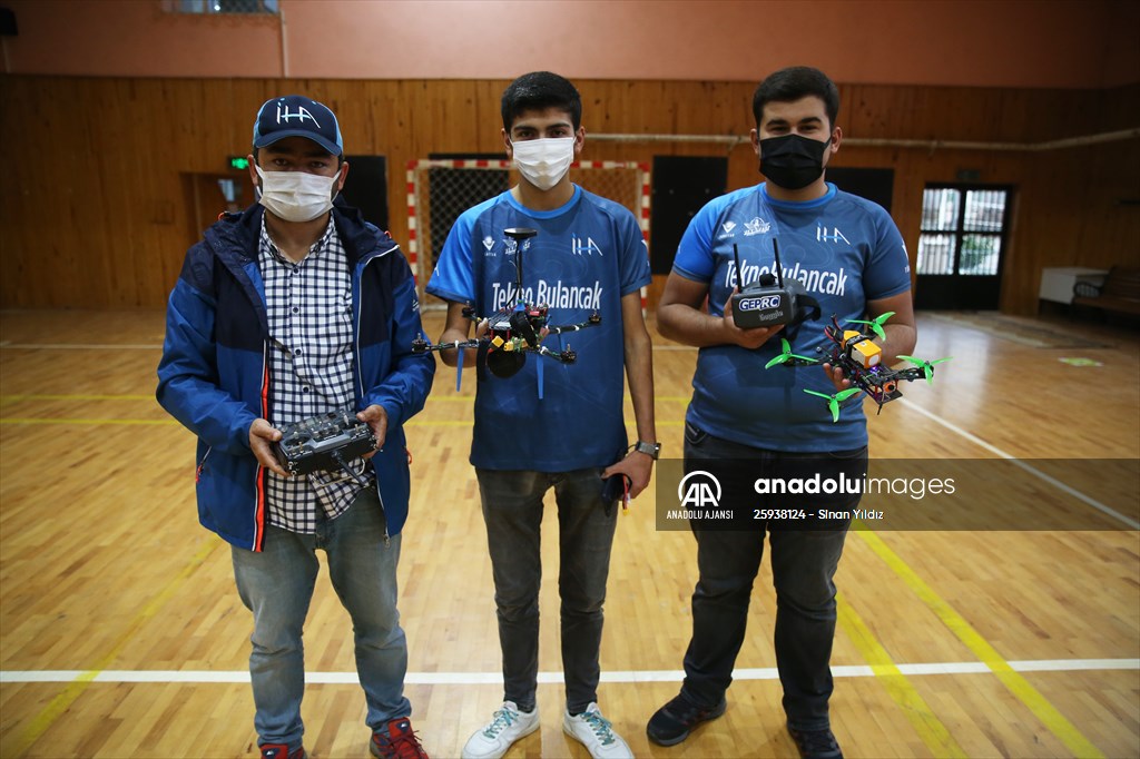 TEKNOFEST'te yarışan meslek lisesi öğrencileri İHA geliştirmek için iddialı