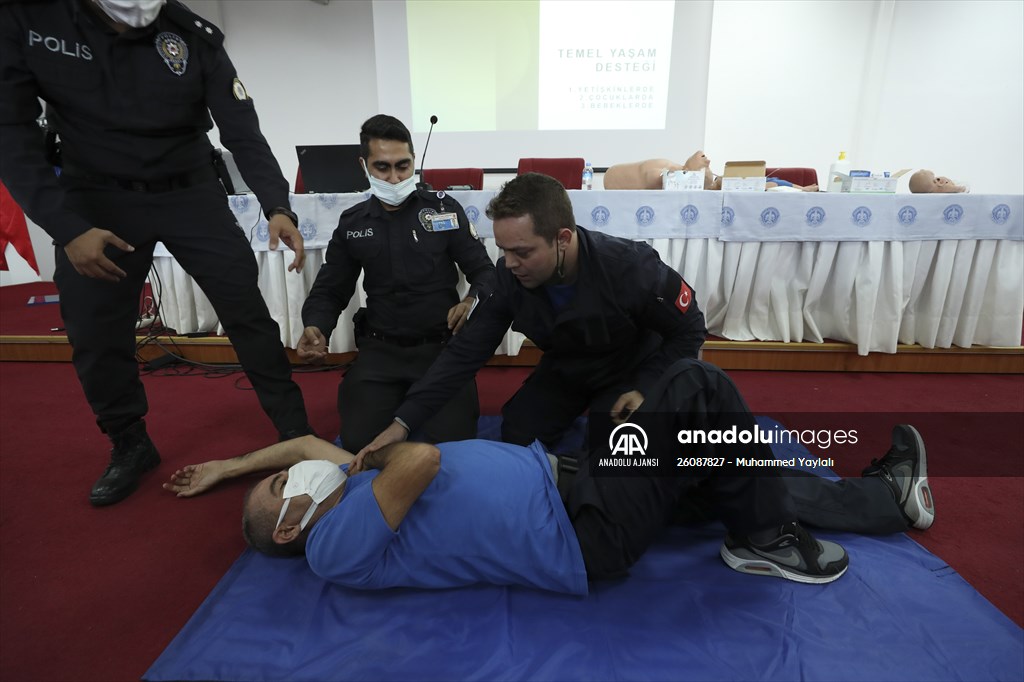 AA'nın savaş muhabirliği kursiyerleri uygulamalı eğitimlerle güçleniyor