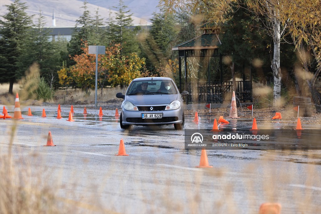 AA'nın savaş muhabirliği kursiyerleri uygulamalı eğitimlerle güçleniyor