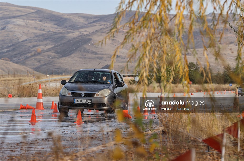 AA'nın savaş muhabirliği kursiyerleri uygulamalı eğitimlerle güçleniyor