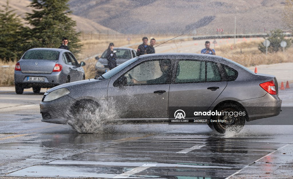 AA'nın savaş muhabirliği kursiyerleri uygulamalı eğitimlerle güçleniyor