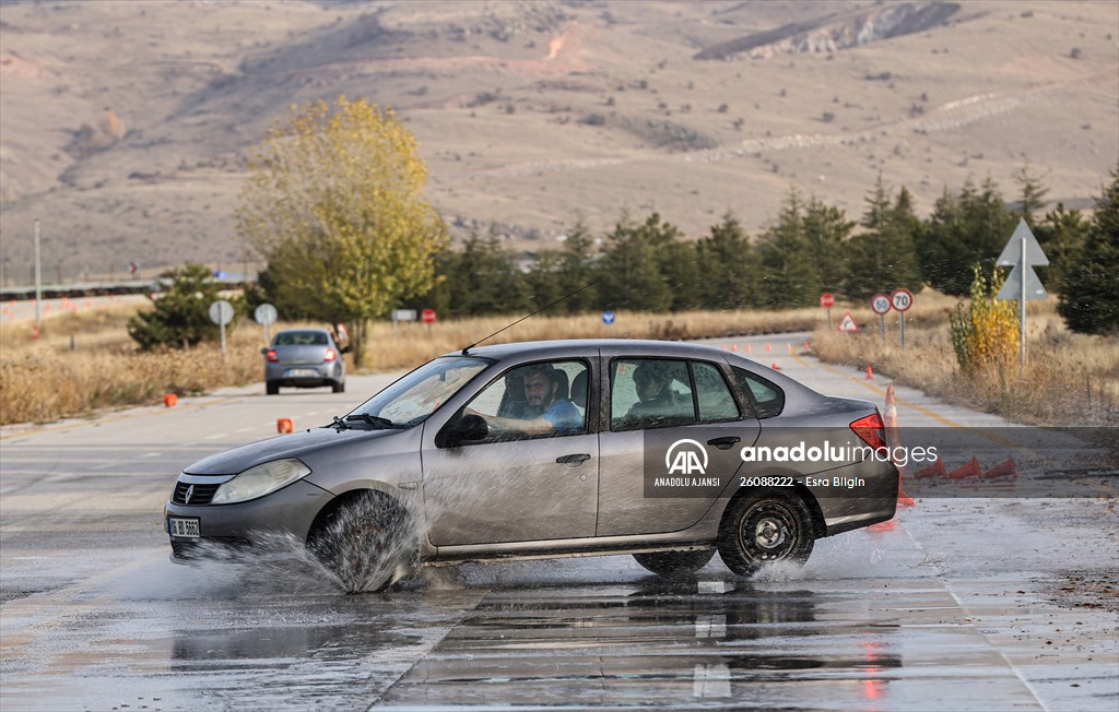 AA'nın savaş muhabirliği kursiyerleri uygulamalı eğitimlerle güçleniyor