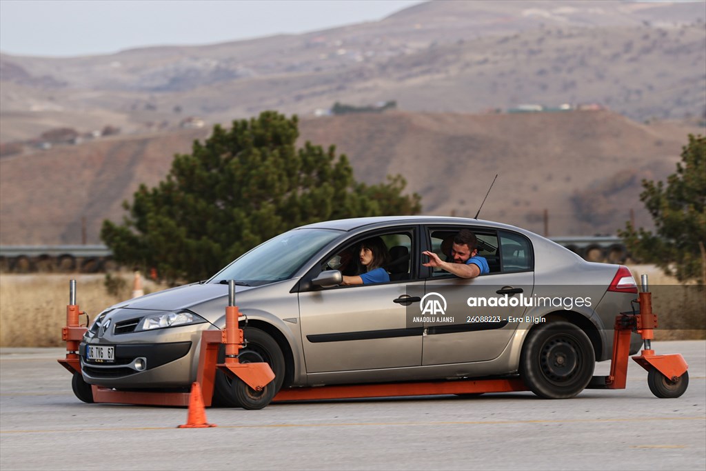 AA'nın savaş muhabirliği kursiyerleri uygulamalı eğitimlerle güçleniyor