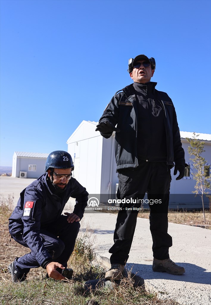 AA'nın savaş muhabirliği kursiyerleri uygulamalı eğitimlerle güçleniyor