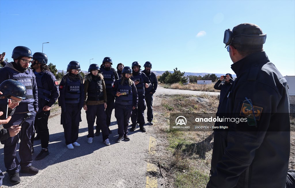 AA'nın savaş muhabirliği kursiyerleri uygulamalı eğitimlerle güçleniyor