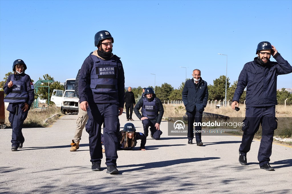 AA'nın savaş muhabirliği kursiyerleri uygulamalı eğitimlerle güçleniyor