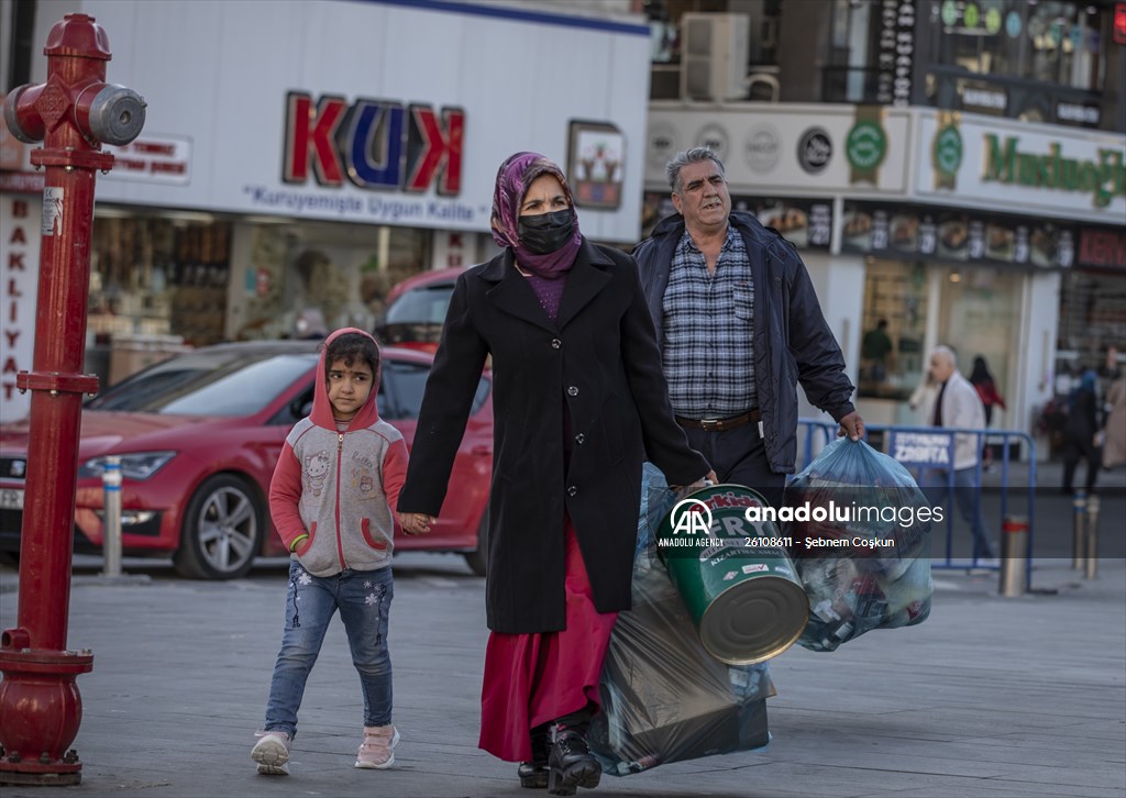 Recycling contributes family economy in Istanbul