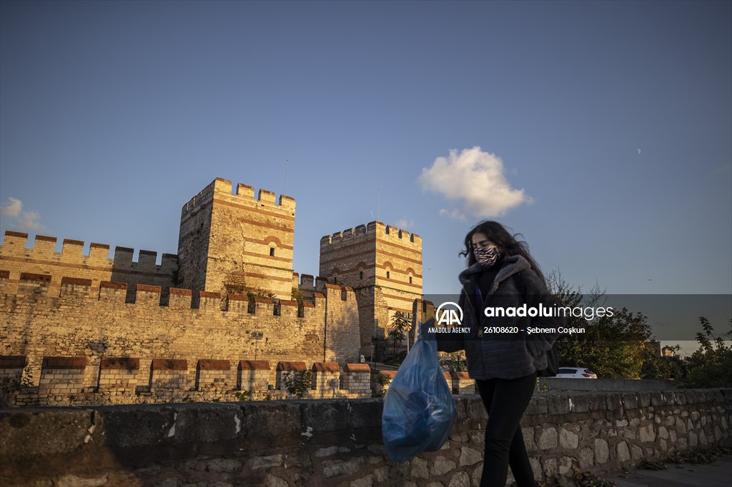 Recycling contributes family economy in Istanbul