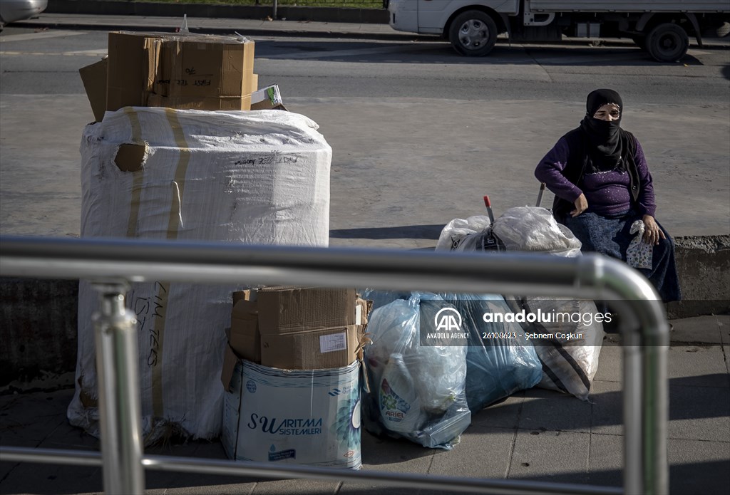 Recycling contributes family economy in Istanbul