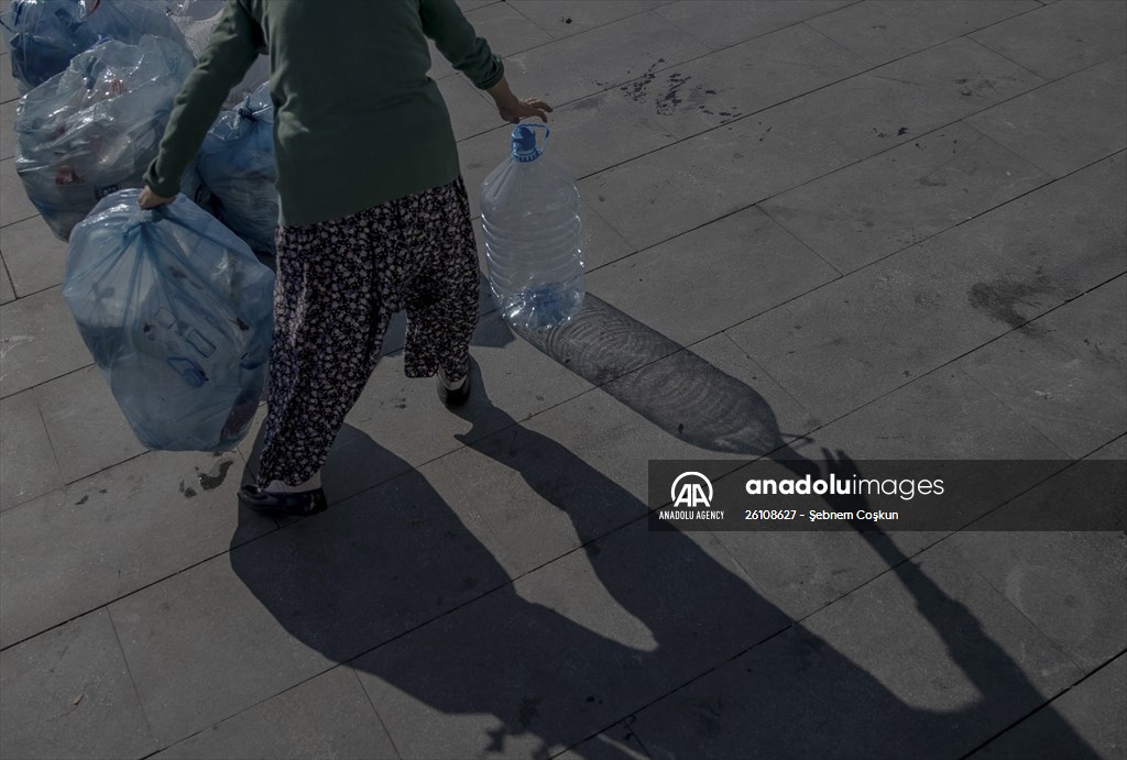 Recycling contributes family economy in Istanbul