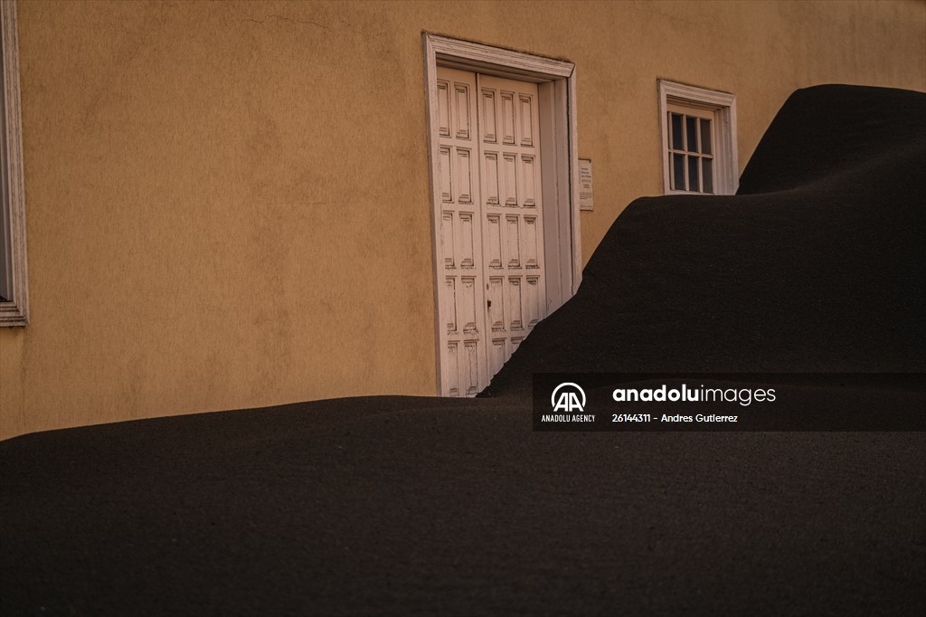 Cumbre Vieja volcano erupts in Spanish Canary Island of La Palma