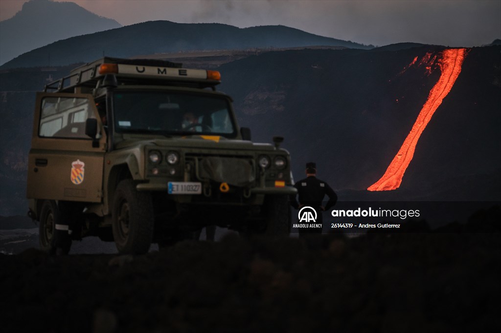 Cumbre Vieja volcano erupts in Spanish Canary Island of La Palma