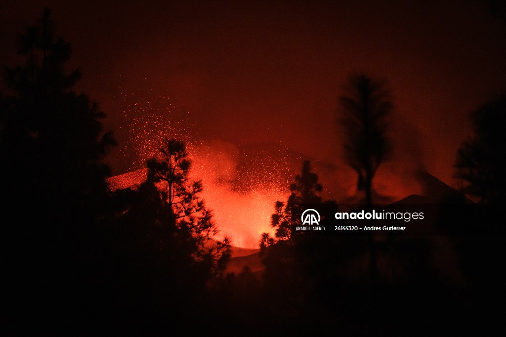 Cumbre Vieja volcano erupts in Spanish Canary Island of La Palma