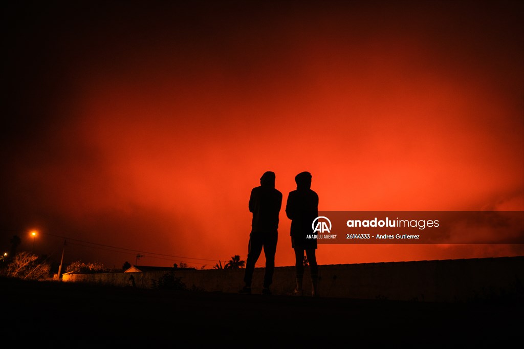 Cumbre Vieja volcano erupts in Spanish Canary Island of La Palma