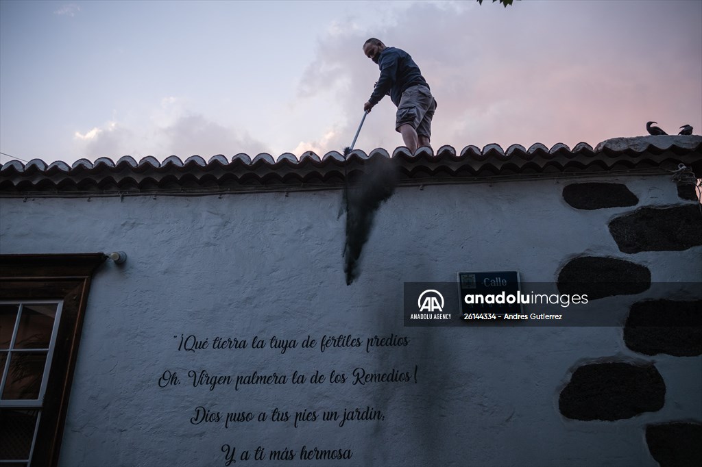 Cumbre Vieja volcano erupts in Spanish Canary Island of La Palma