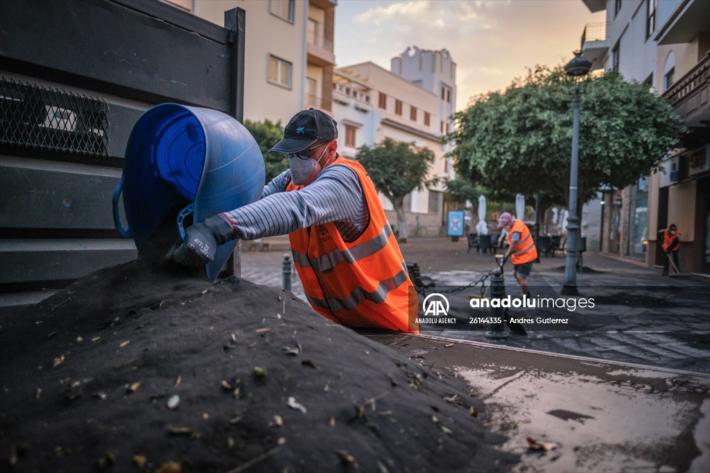 Cumbre Vieja volcano erupts in Spanish Canary Island of La Palma
