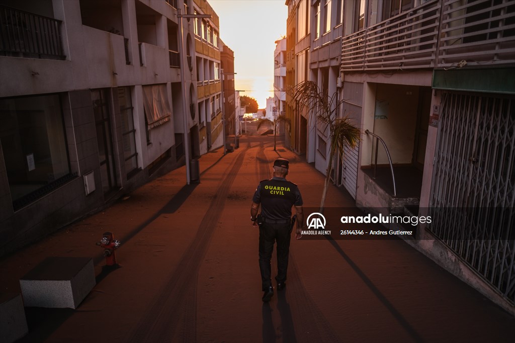 Cumbre Vieja volcano erupts in Spanish Canary Island of La Palma