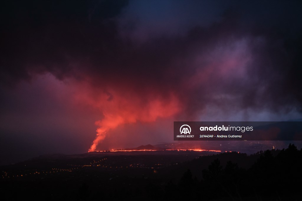 Cumbre Vieja volcano erupts in Spanish Canary Island of La Palma