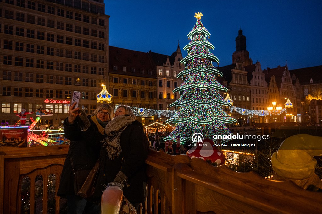 Wroclaw christmas market operates as Covid infections rage in Poland