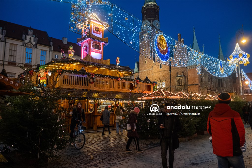 Wroclaw christmas market operates as Covid infections rage in Poland