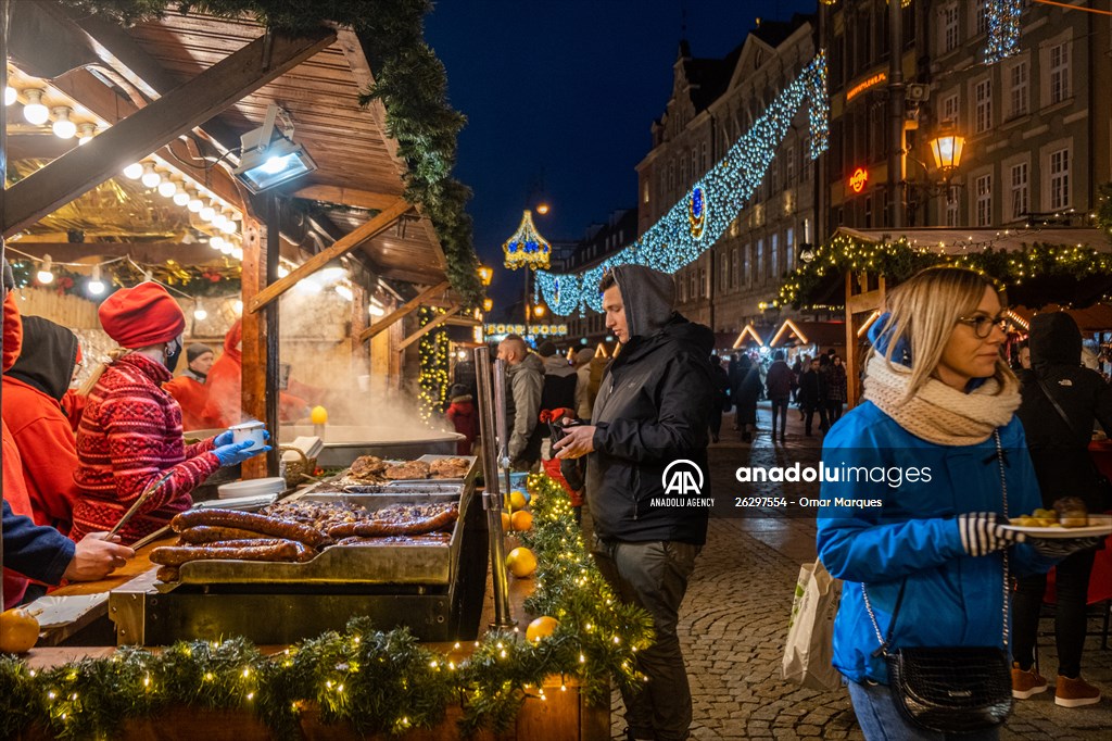 Wroclaw christmas market operates as Covid infections rage in Poland