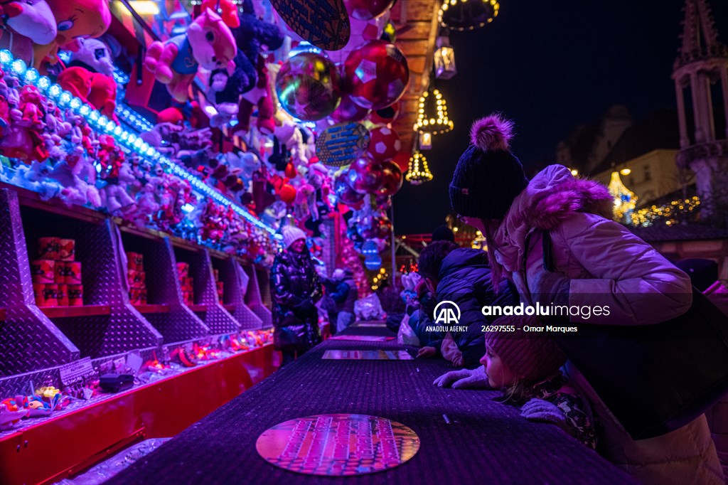 Wroclaw christmas market operates as Covid infections rage in Poland
