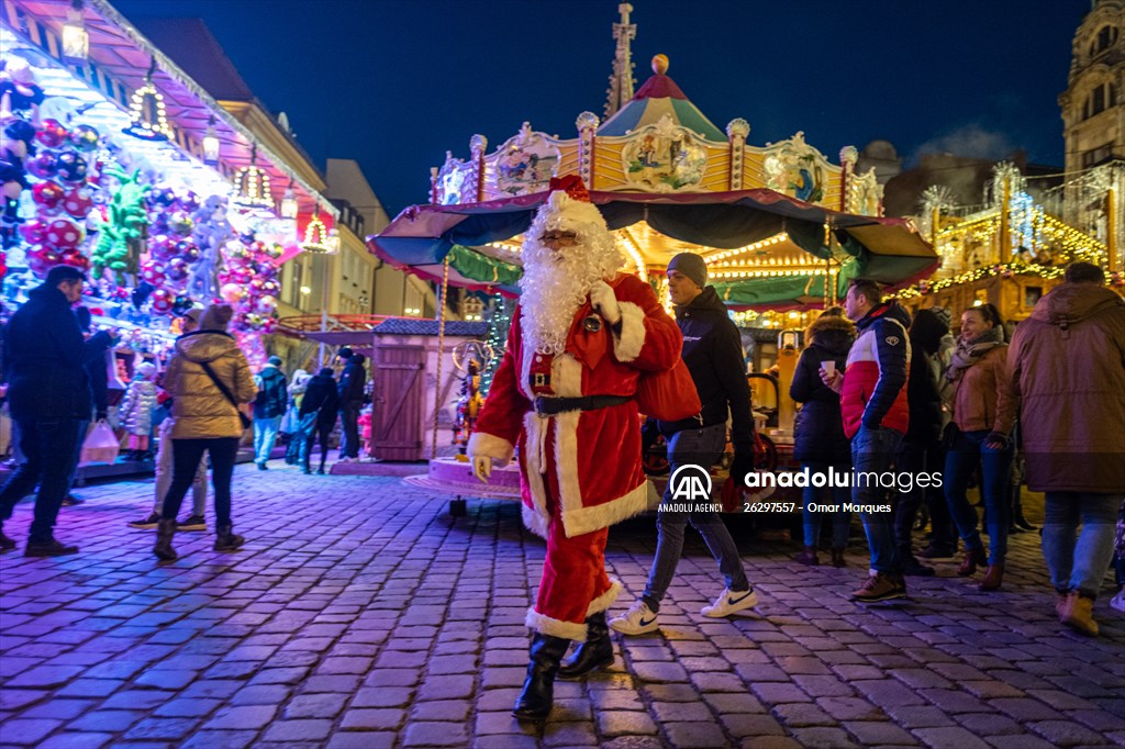 Wroclaw christmas market operates as Covid infections rage in Poland