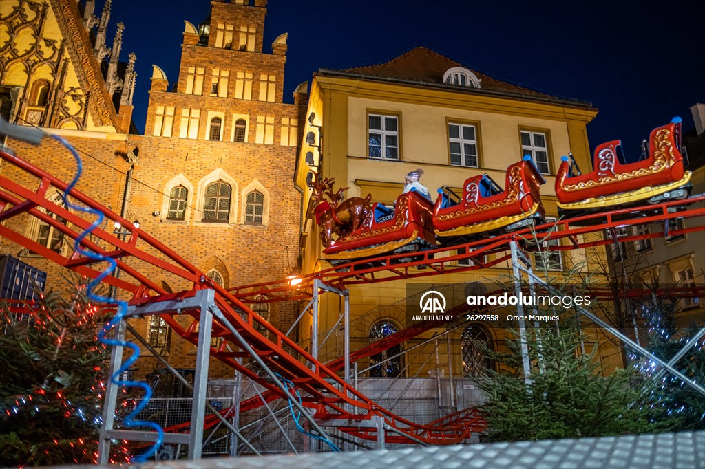 Wroclaw christmas market operates as Covid infections rage in Poland