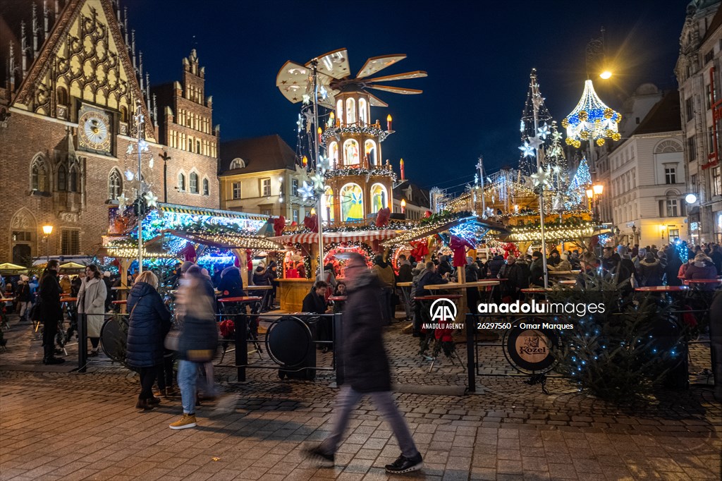 Wroclaw christmas market operates as Covid infections rage in Poland