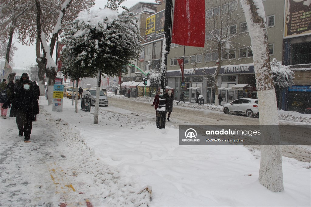 Malatya kent merkezinde kar kalınlığı 38 santimetreye ulaştı