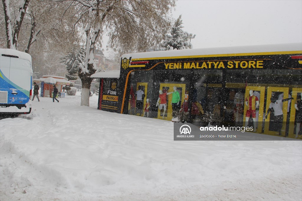 Malatya kent merkezinde kar kalınlığı 38 santimetreye ulaştı