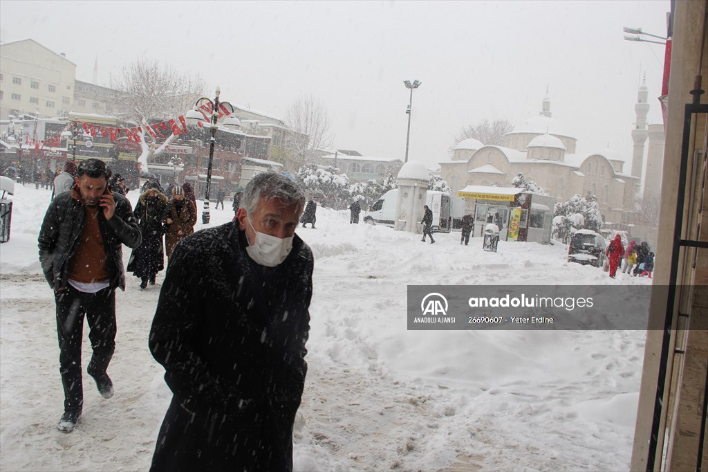 Malatya kent merkezinde kar kalınlığı 38 santimetreye ulaştı