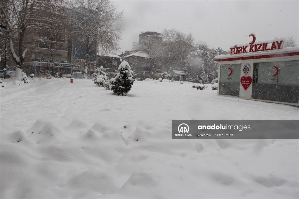 Malatya kent merkezinde kar kalınlığı 38 santimetreye ulaştı