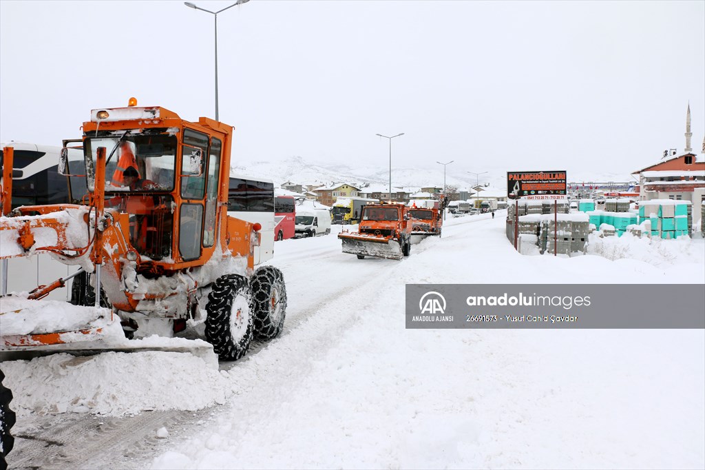Hekimhan ilçesinden Malatya yönüne araç geçişlerine izin verilmiyor