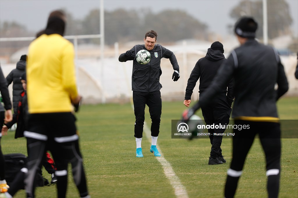 World heavyweight champion Oleksandr Usyk trains with FC Polissya in Turkiye's Antalya