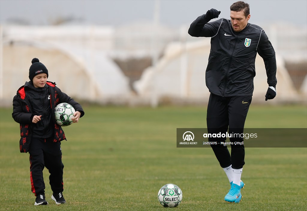 World heavyweight champion Oleksandr Usyk trains with FC Polissya in Turkiye's Antalya