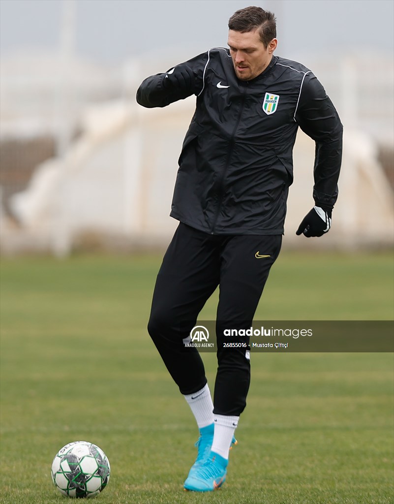 World heavyweight champion Oleksandr Usyk trains with FC Polissya in Turkiye's Antalya
