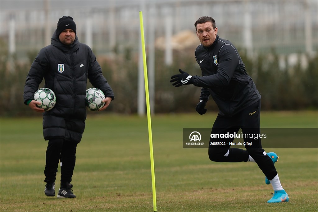 World heavyweight champion Oleksandr Usyk trains with FC Polissya in Turkiye's Antalya