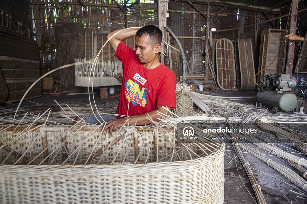 Eco-friendly coffins made in Indonesia | Anadolu Images