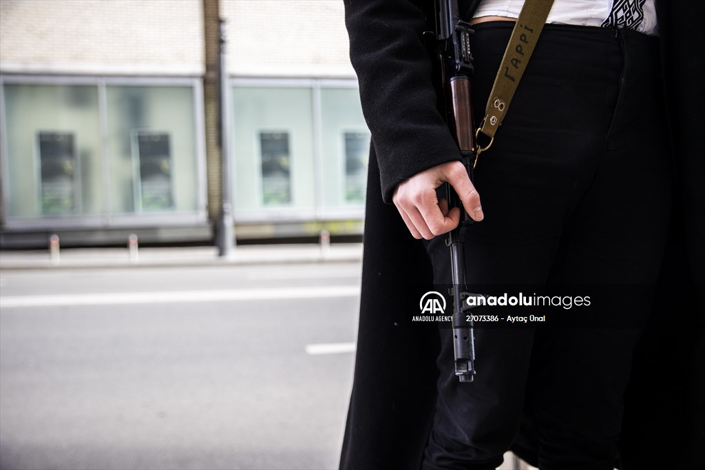 Sviatoslav Yurash: Ukrainian youngest parliament member at the streets with his weapon to defend Kyiv